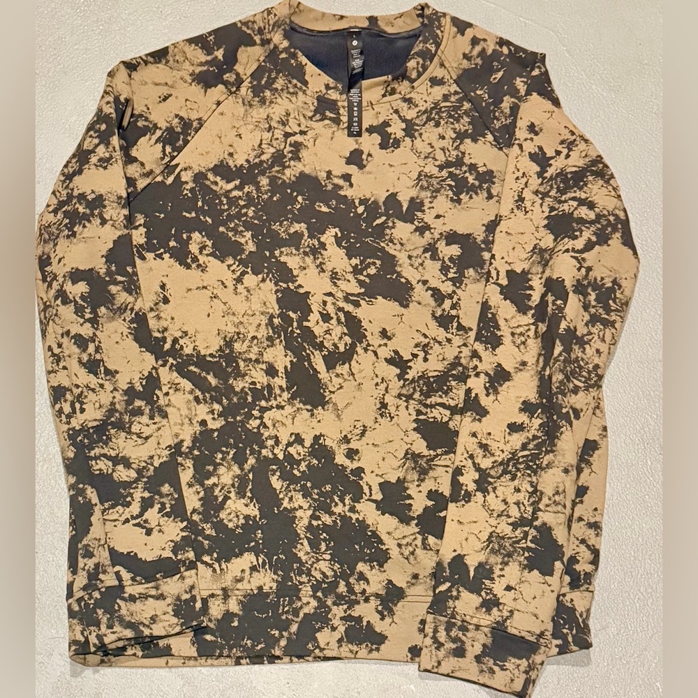 Lululemon Athletica Black and Tan Patterned Long Sleeve